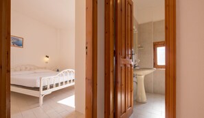 1 bedroom, in-room safe, iron/ironing board, cots/infant beds