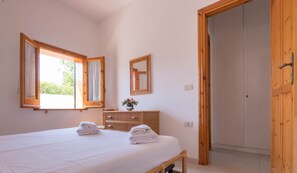 1 bedroom, in-room safe, iron/ironing board, cots/infant beds - Albatros Residence (Briatico)