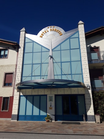 Property entrance. Hotel Ceretto