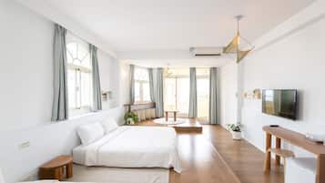 Family Quadruple Room, 2 Queen Beds, Balcony, Ocean View | Soundproofing, free WiFi, bed sheets