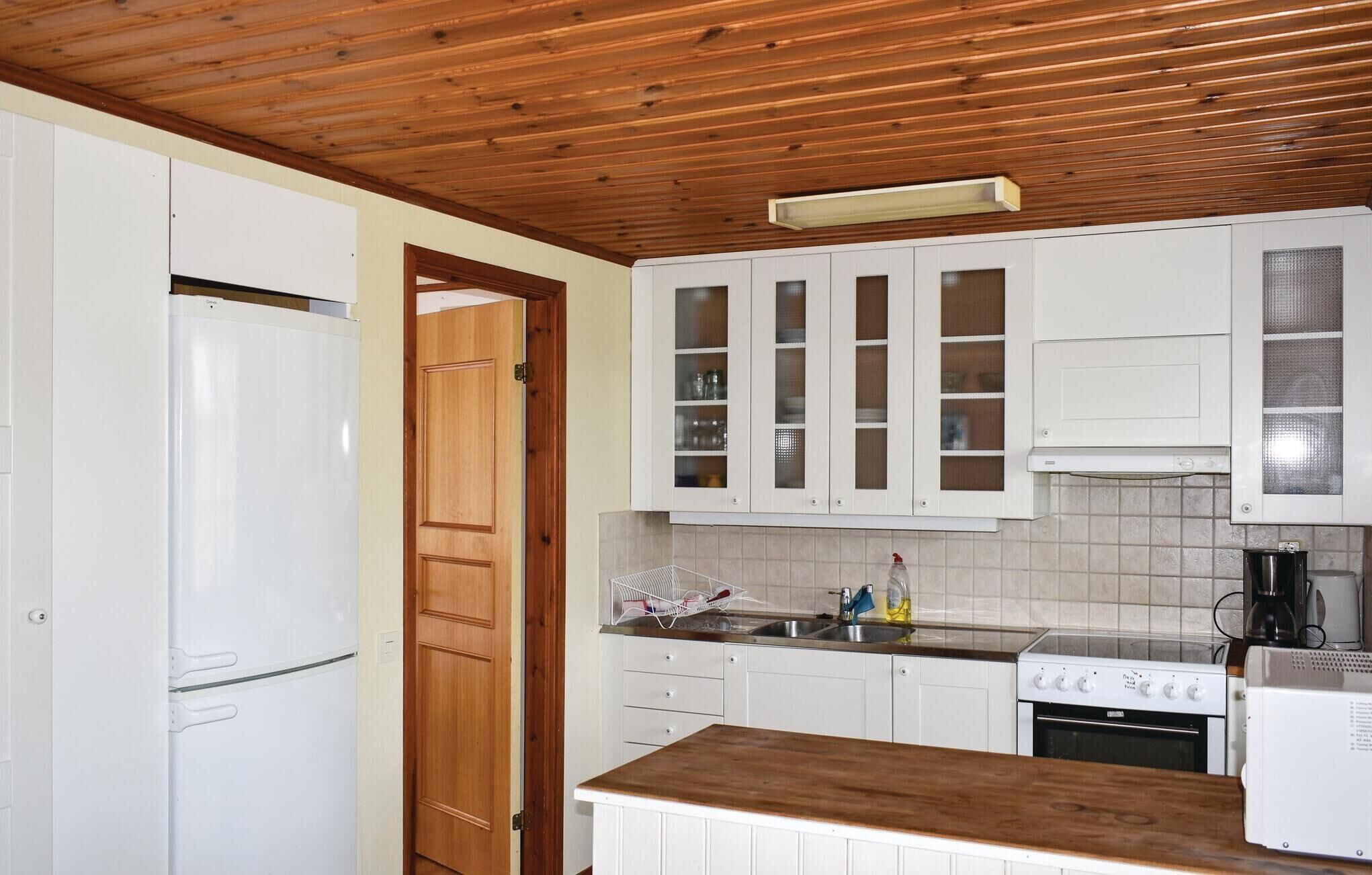 Refrigerador, parrilla de estufa y cafetera y tetera 