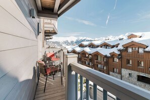 Comfort Double Room | Terrace/patio - Le K2 Djola (Courchevel)
