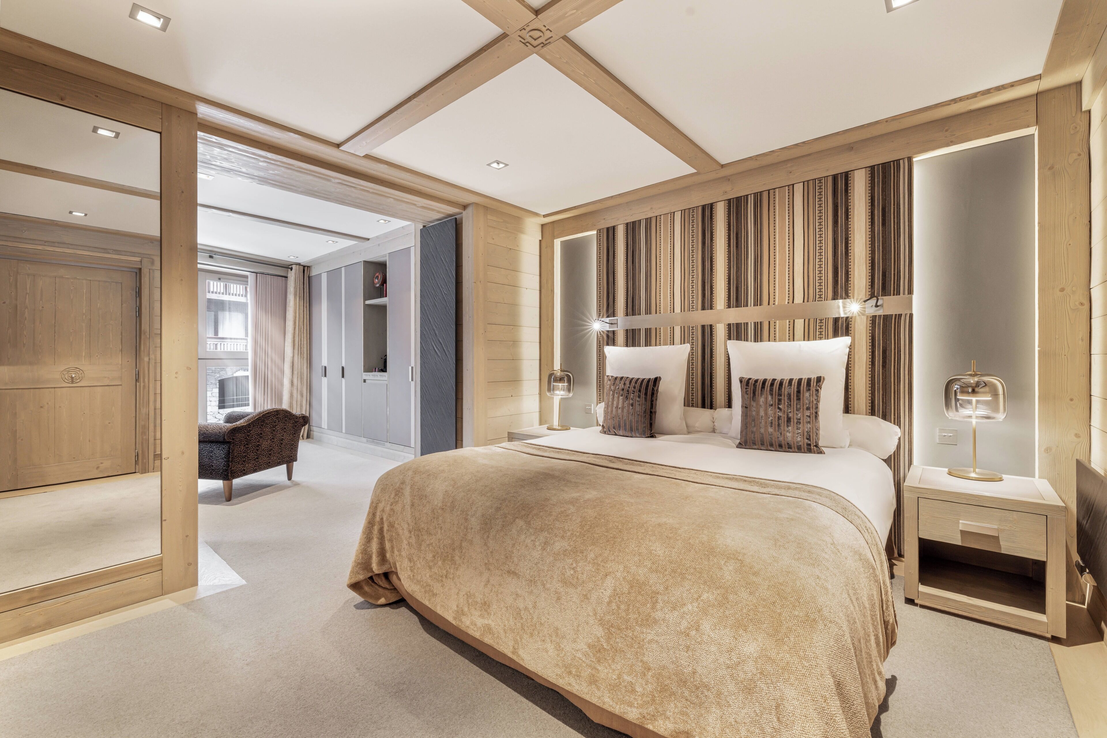 premium double room | premium bedding, minibar, in-room safe, desk