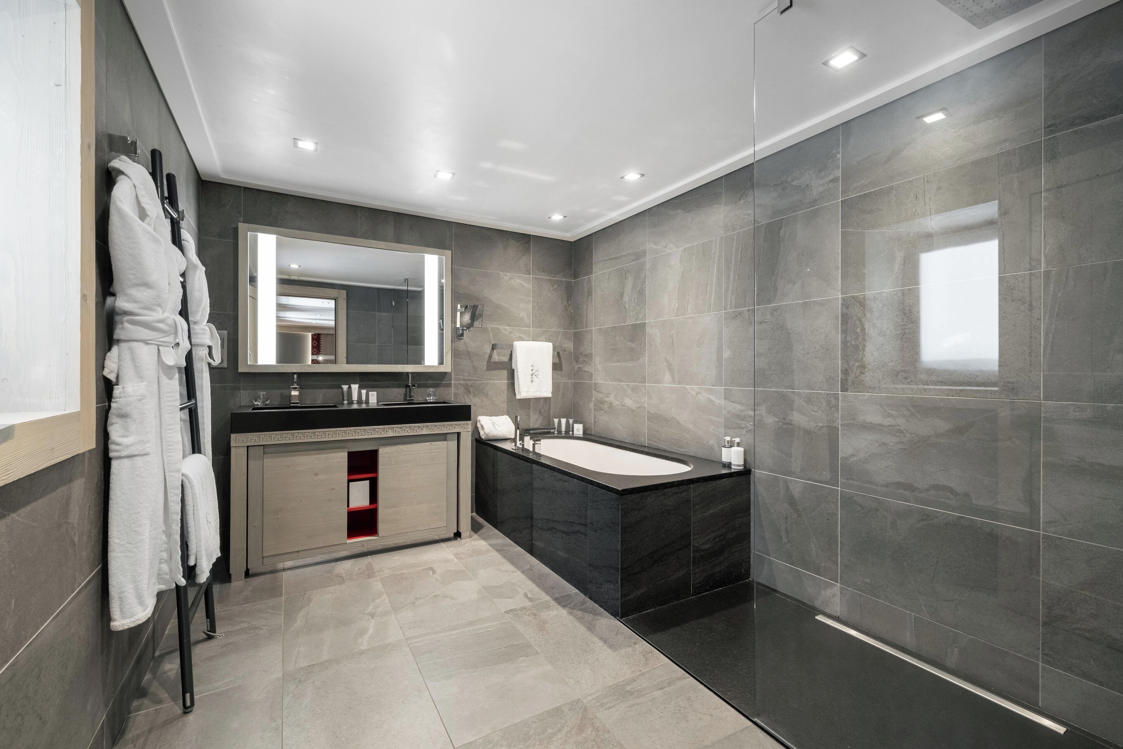 comfort double room | bathroom | free toiletries, hair dryer, bathrobes, slippers