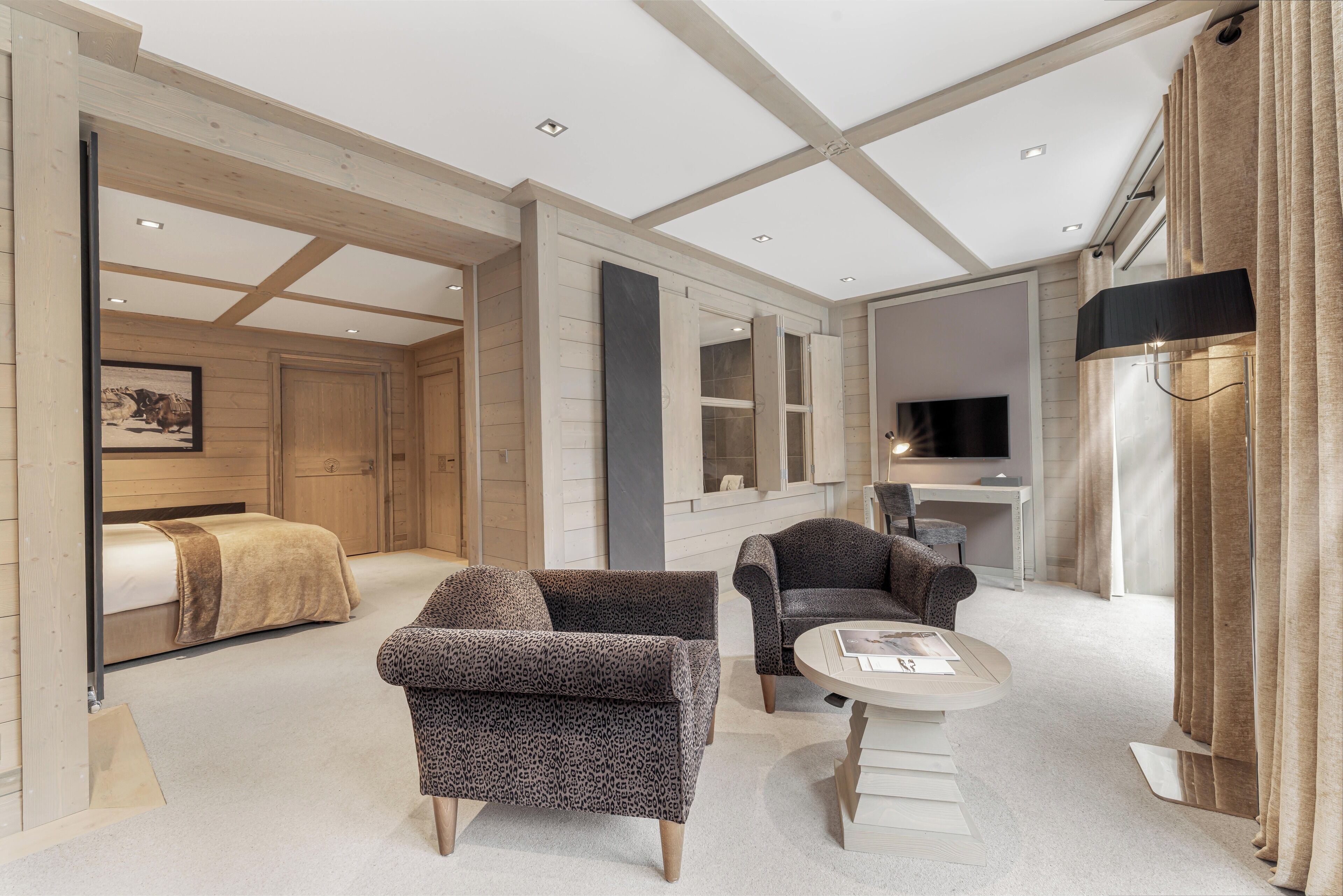 premium double room | premium bedding, minibar, in-room safe, desk