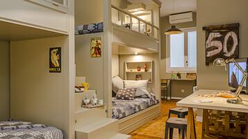 Family Apartment, 2 Bedrooms, 2 Bathrooms (Passeig de Gracia, 51) | Premium bedding, down duvets, in-room safe, desk