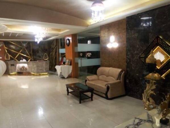 Lobby sitting area - Hotel Silver Dollar (Singrauli)