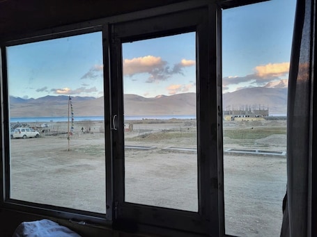 Deluxe Cottage, 1 Double Bed, Lake View | 1 bedroom, hypo-allergenic bedding, laptop workspace, blackout drapes. Tsomoriri Inn