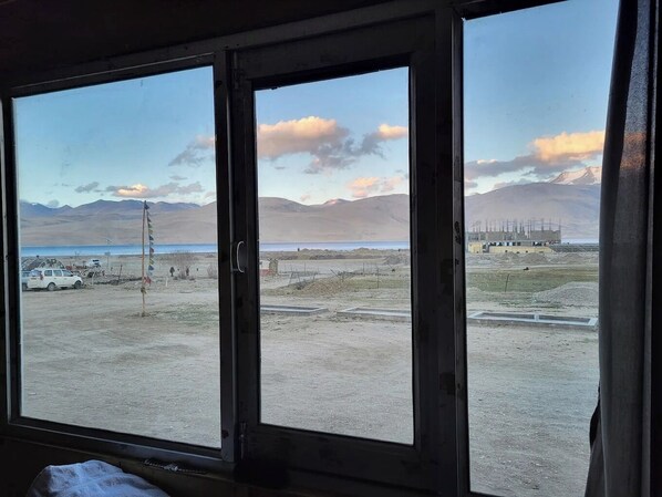 Deluxe Cottage, 1 Double Bed, Lake View | 1 bedroom, hypo-allergenic bedding, laptop workspace, blackout drapes - Tsomoriri Inn (Leh)