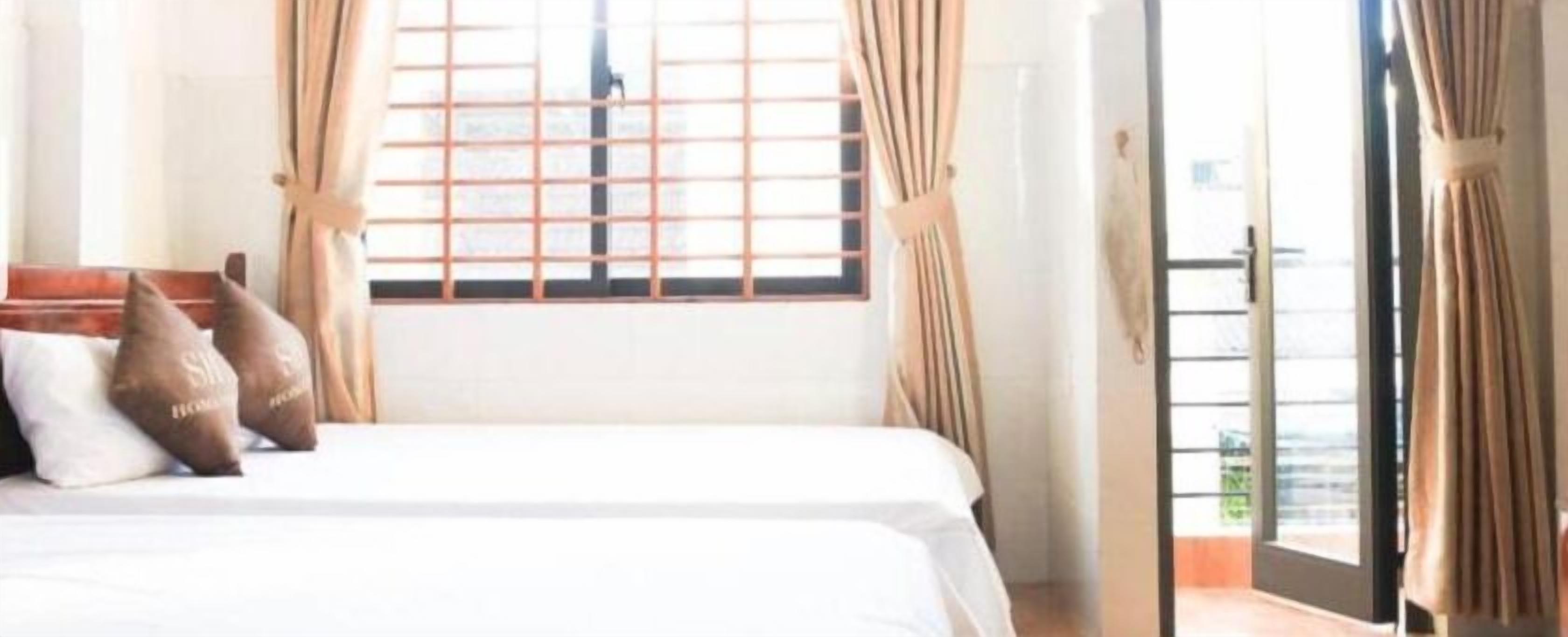 Frigobar, escrivaninha, quartos à prova de som