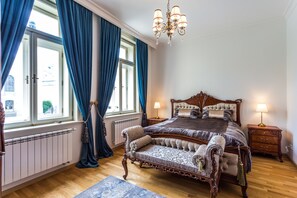 Luxury-Apartment, 1 Schlafzimmer, Whirlpool, Flussblick | Select-Comfort-Betten, individuell dekoriert, individuell eingerichtet