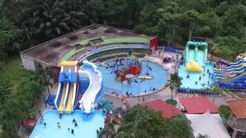 Kolam renang terbuka