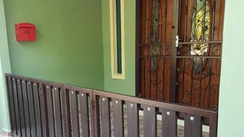 Pintu masuk hartanah