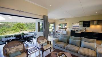 Family House, 4 Bedrooms, Golf View | Living room