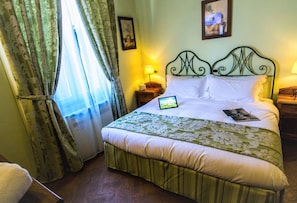 Double Room | Desk, iron/ironing board, rollaway beds, free WiFi
