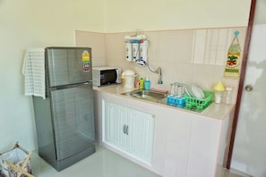 Peti sejuk/penyejuk beku saiz penuh, ketuhar gelombang mikro, dapur