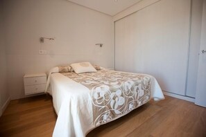 Strykejern/-brett, barnesenger (inkludert) og wi-fi (inkludert)