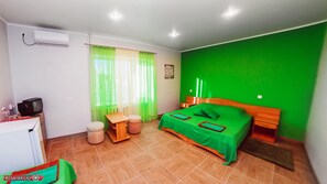 Desk, iron/ironing board, free cots/infant beds, free WiFi - Hotel Shihan (Anapa)