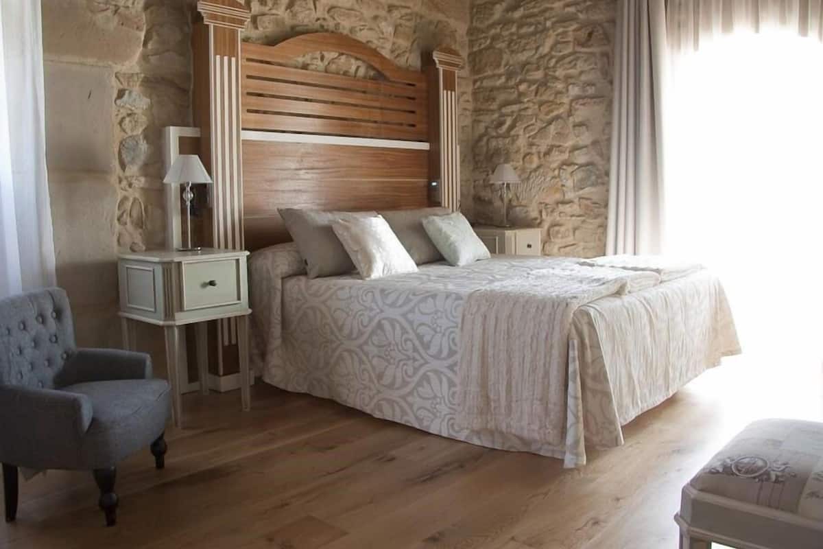 Habitación con 1 cama doble o 2 individuales, baño privado, vistas a la montaña (Con Desayuno y Spa)