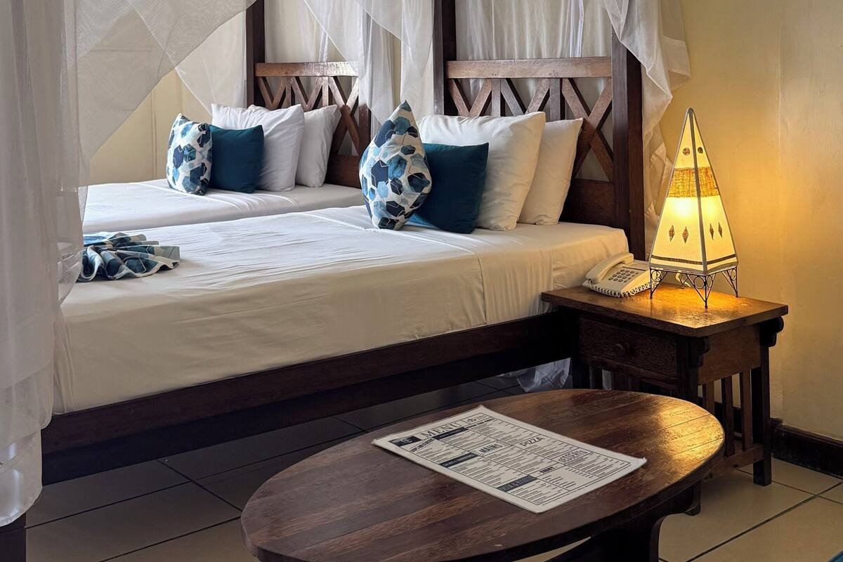Chambre avec lits jumeaux, vue sur le jardin | Minibar, coffre-fort, bureau, système d’insonorisation