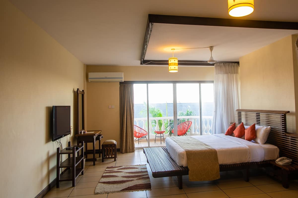 Superior Room | 1 bedroom, minibar, in-room safe, desk