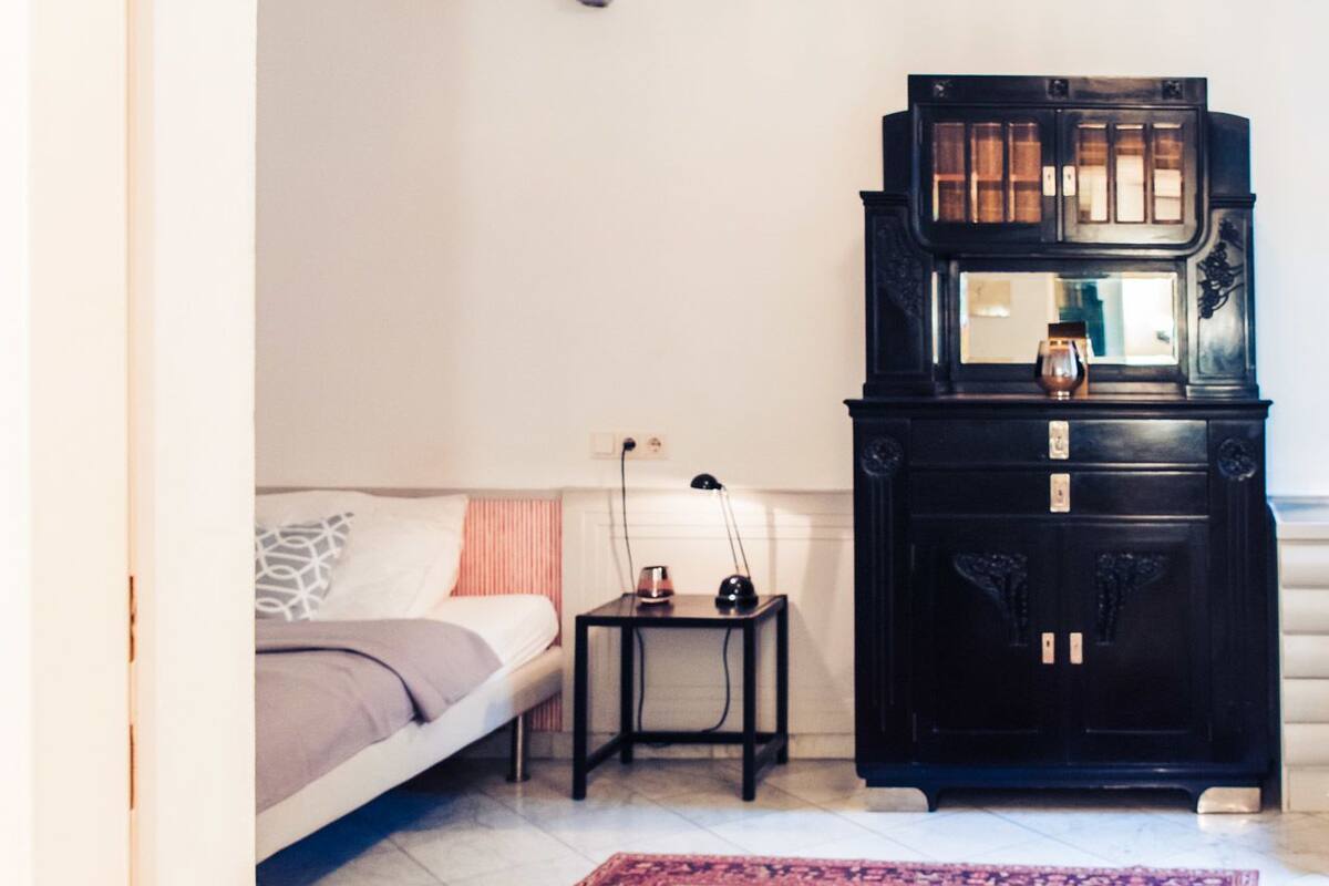 Apartamento | Cofres nos quartos, escrivaninha, espaço de trabalho para notebook