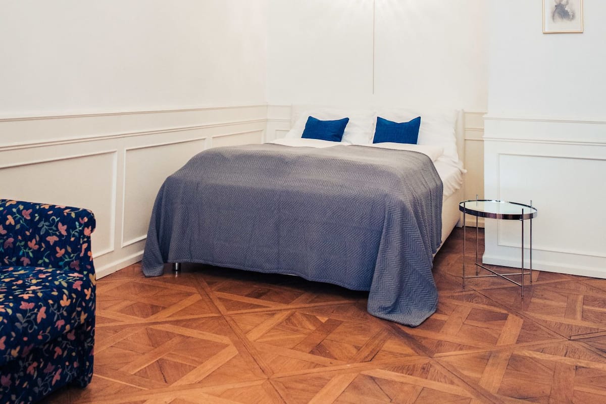 Apartamento | Cofres nos quartos, individualmente decorados