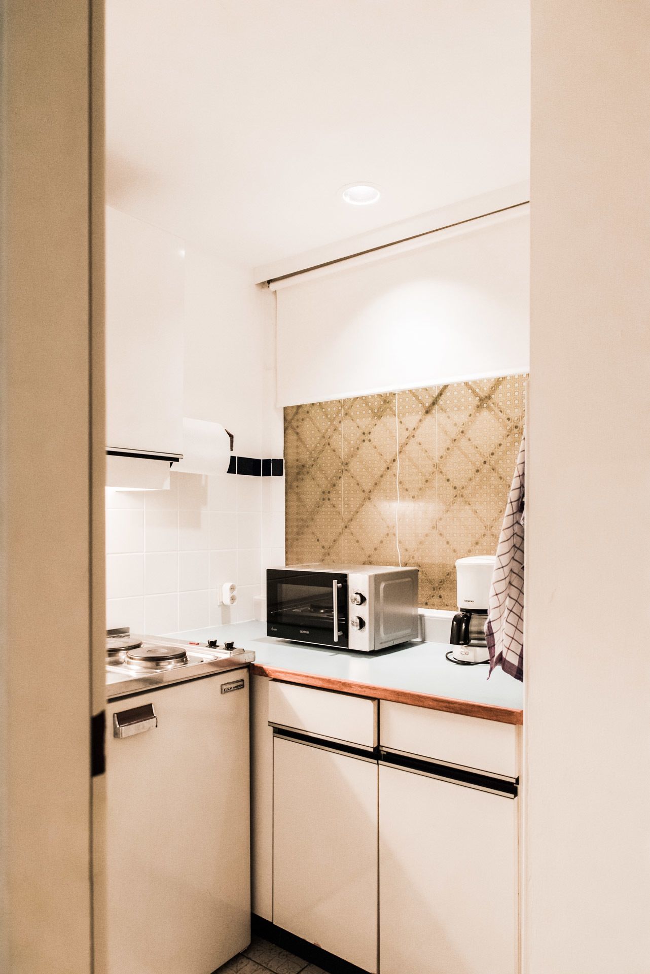 Apartment 5 Johannes Brahms | Eigene Küche | Kühlschrank, Mikrowelle, Herdplatte, Wasserkocher mit Kaffee-/Teezubehör