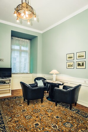 Apartamento | Cofres nos quartos, individualmente decorados