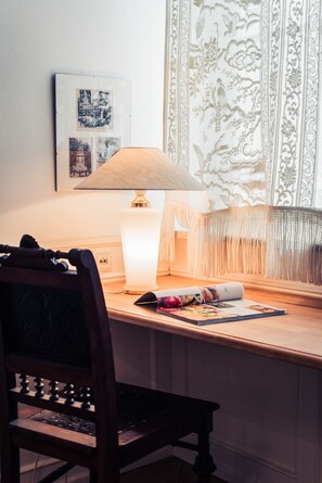 Apartment 9 Wolfgang A. Mozart | In-room safe, individually decorated, individually furnished, desk - Ofenloch Apartments (Vienna)