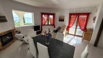 Smart-TV, Kamin, DVD-Player, Videothek