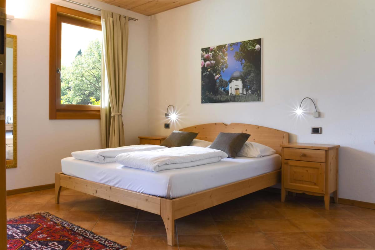 Standard Double Room, Vineyard View | 1 bedroom, hypo-allergenic bedding, down comforters, minibar