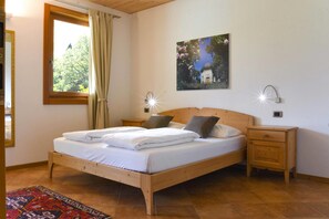 Standard Double Room, Vineyard View | Hypo-allergenic bedding, down comforters, minibar, desk - Agritur Casteller (Trento)