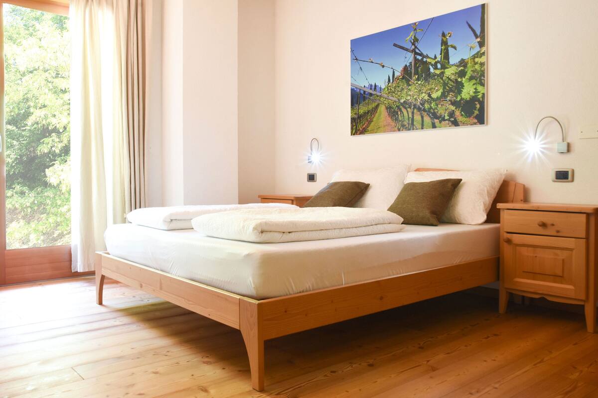 Economy Double Room | Hypo-allergenic bedding available, down comforters, minibar, desk