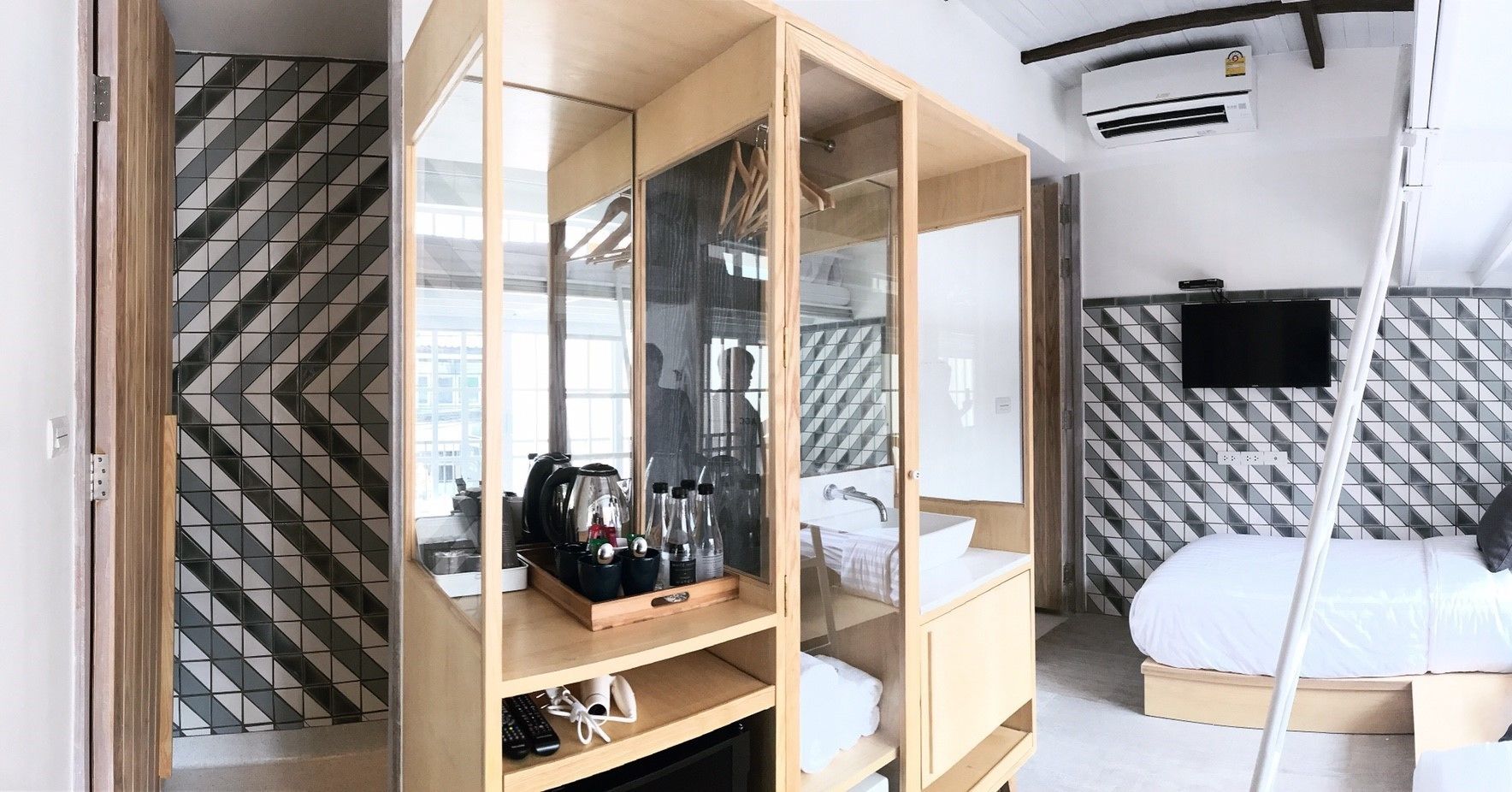 quadruple room | minibar, in-room safe, blackout curtains, rollaway beds