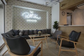 Bar-salon dans le hall