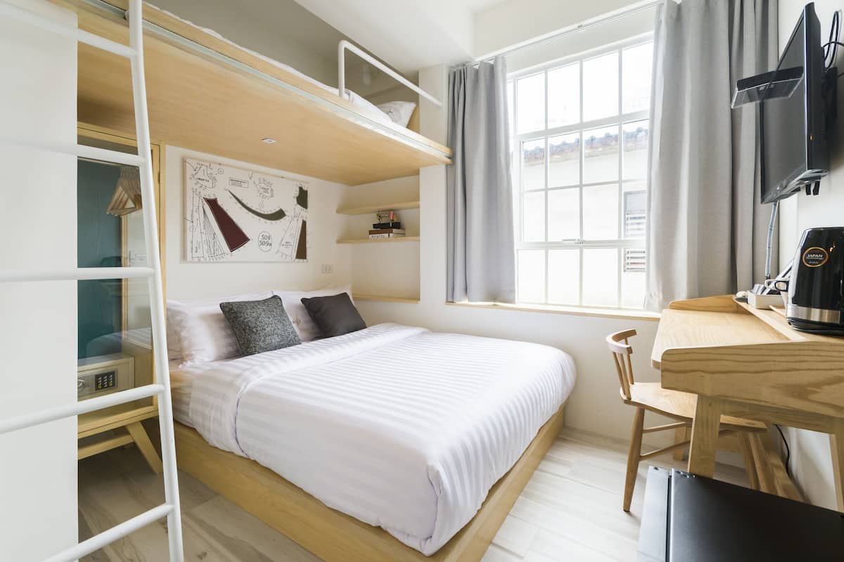 Deluxe-Zimmer | Minibar, Zimmersafe, Verdunkelungsvorhänge, Zustellbetten