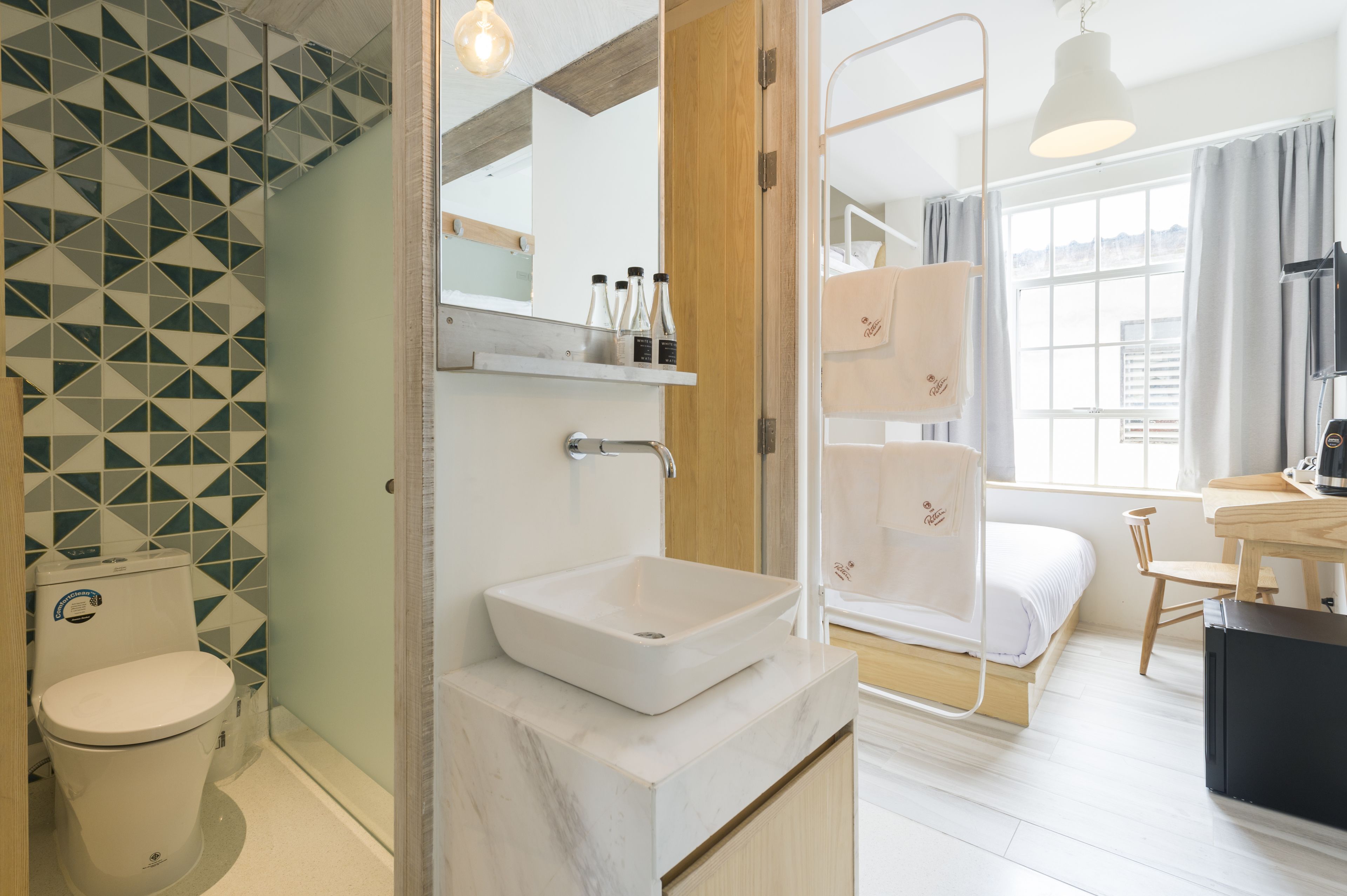 deluxe room | minibar, in-room safe, blackout curtains, rollaway beds