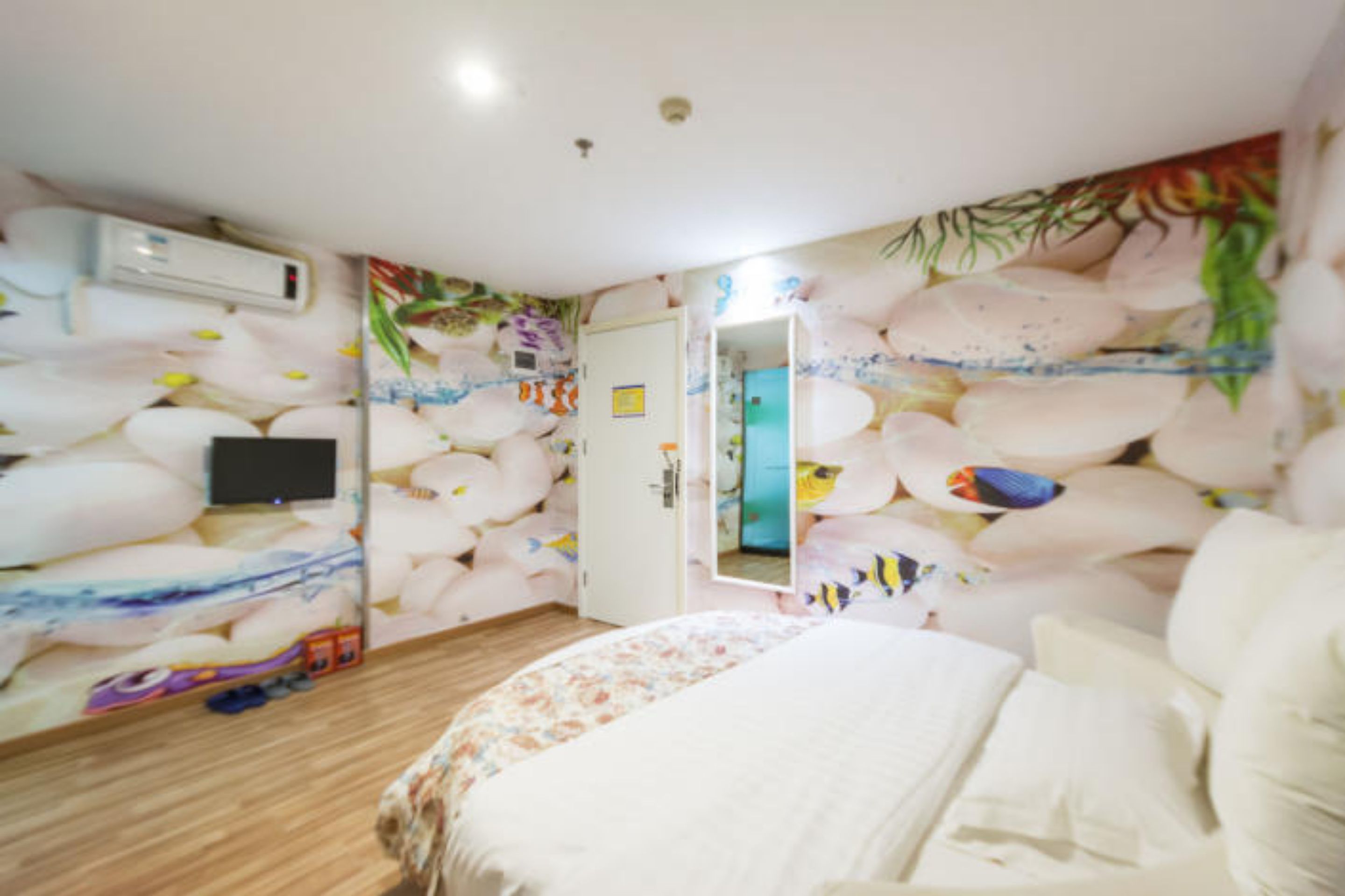 romantic room | desk, blackout curtains, free wifi