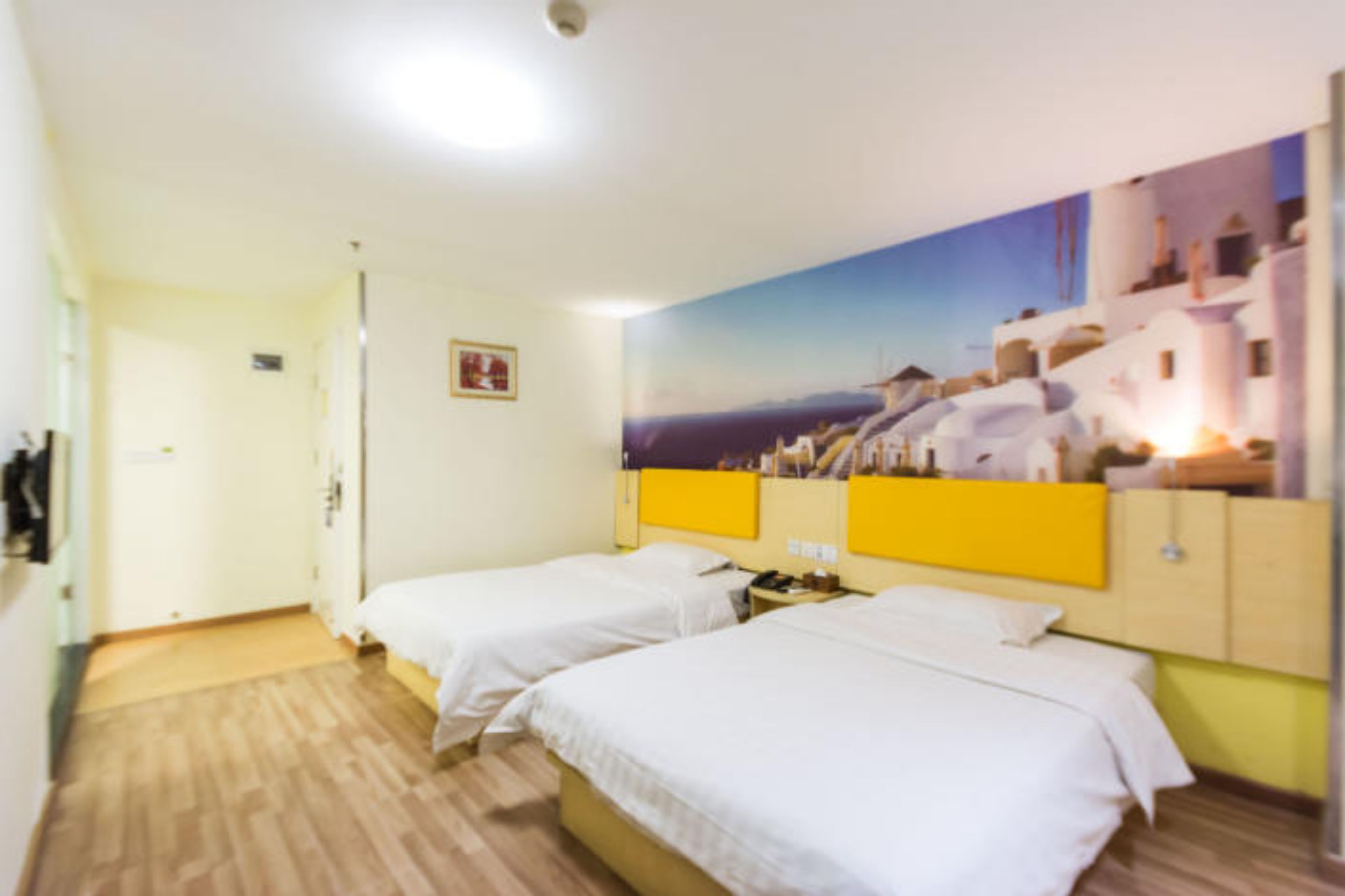 twin room | desk, blackout curtains, free wifi