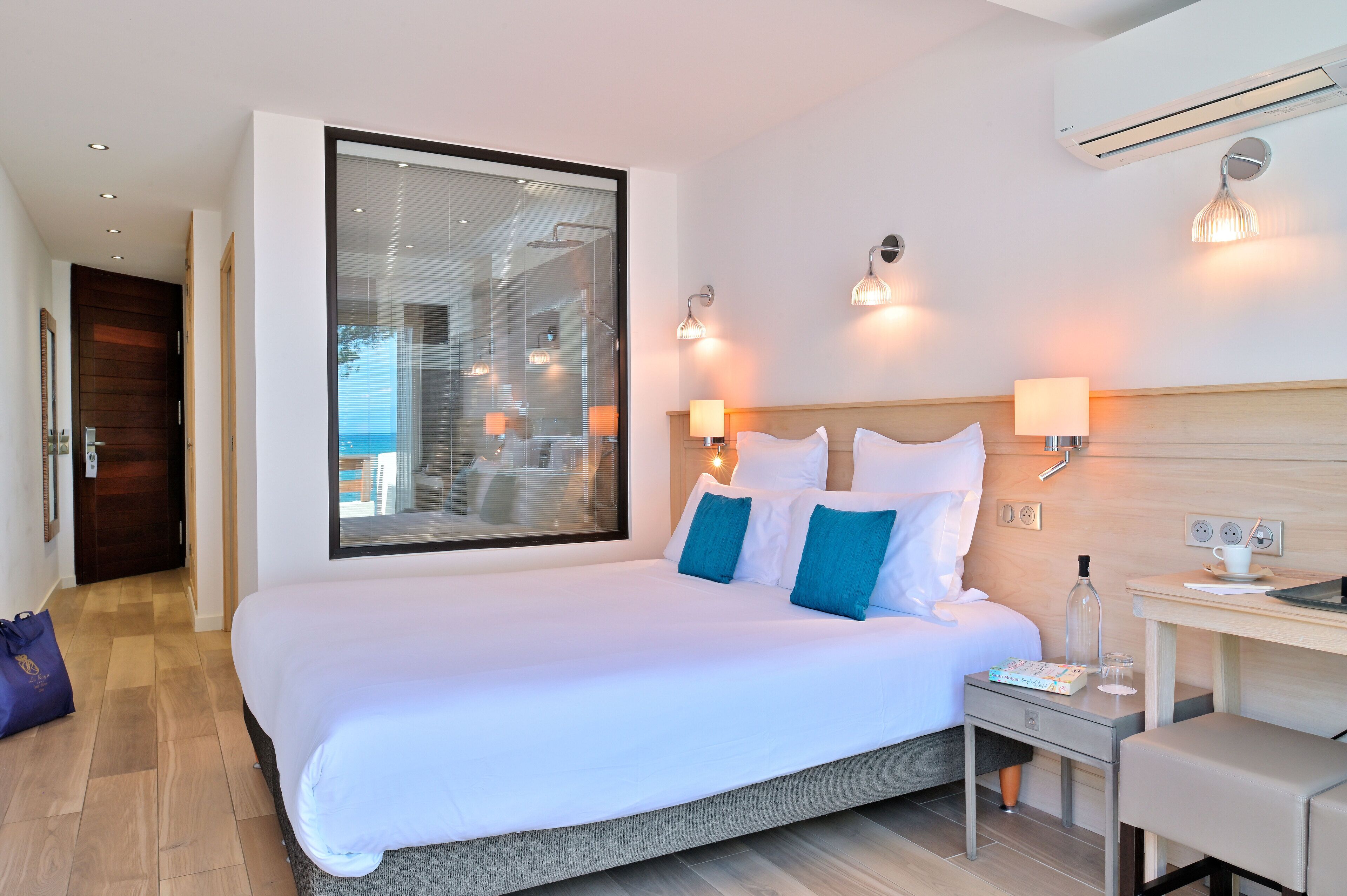 Balcony Sea View Room | Minibar, in-room safe, individually decorated, laptop workspace