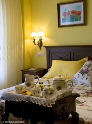 Desk, blackout curtains, cots/infant beds, rollaway beds - Hotel el Pescador (Cudillero)
