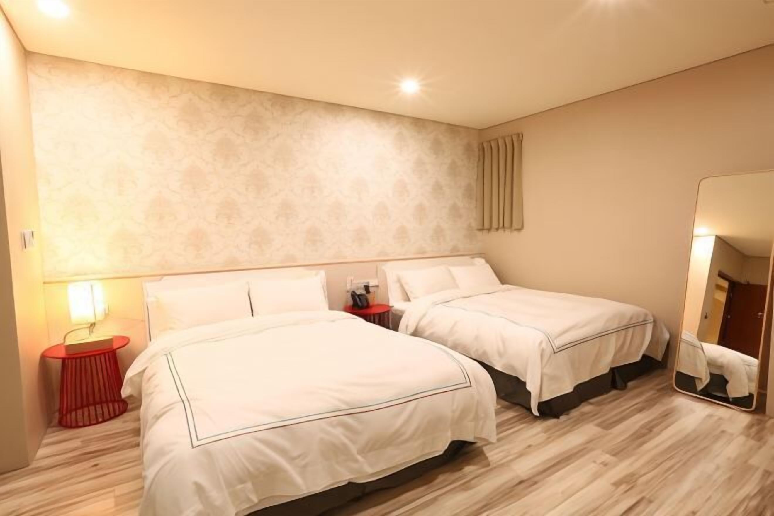 Premium bedding, blackout curtains, cots/infant beds, free WiFi