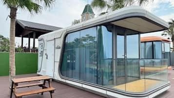 Outdoor dining | Lunch, dinner, brunch served; Chinese cuisine