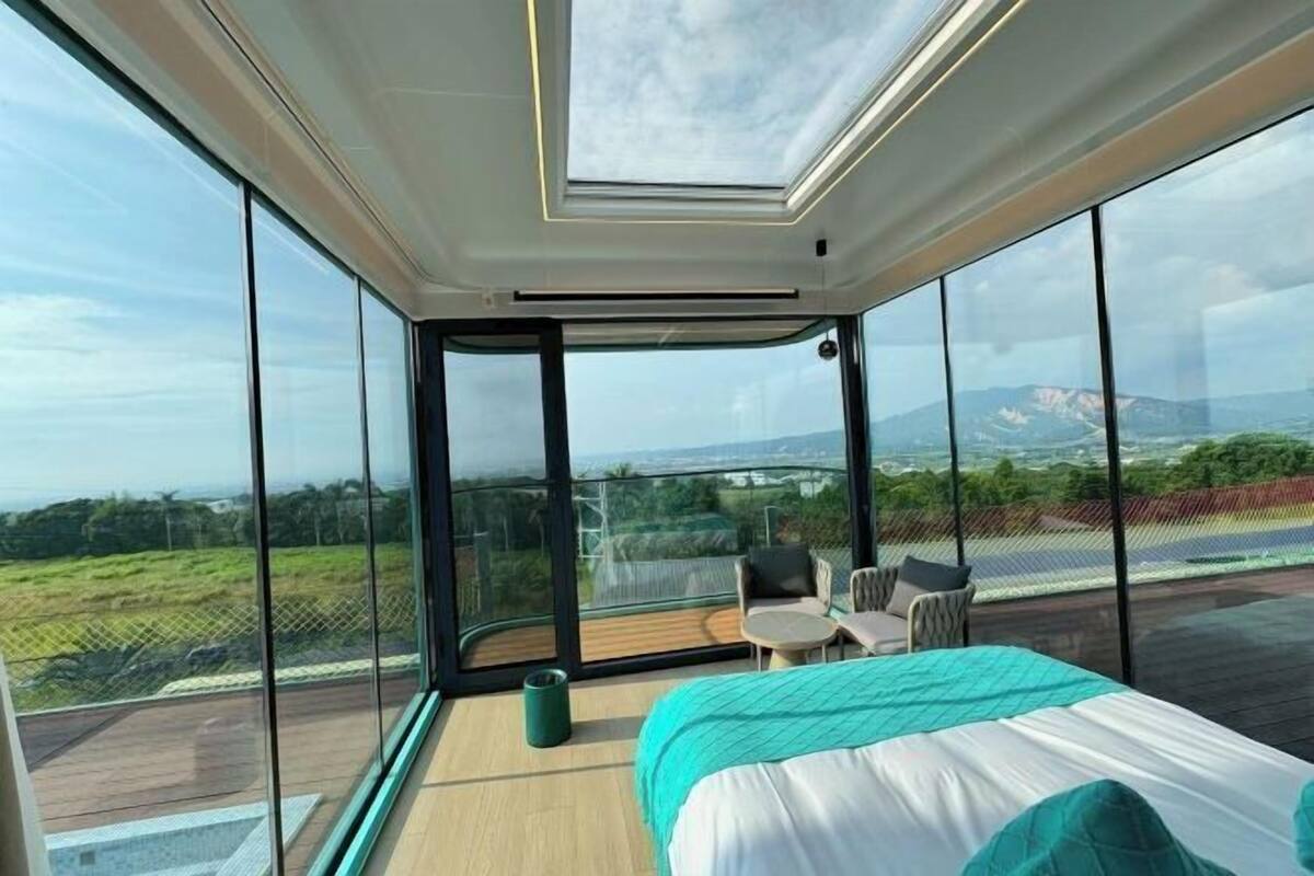 Premium bedding, blackout curtains, cots/infant beds, free WiFi