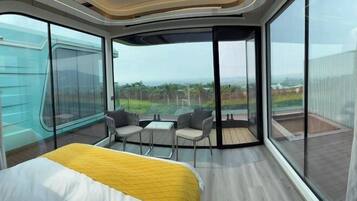 Premium bedding, blackout drapes, cribs/infant beds, free WiFi