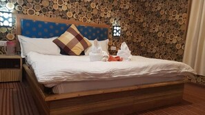 1 bedroom, laptop workspace, rollaway beds, bed sheets - The Wooden Nest (Leh)