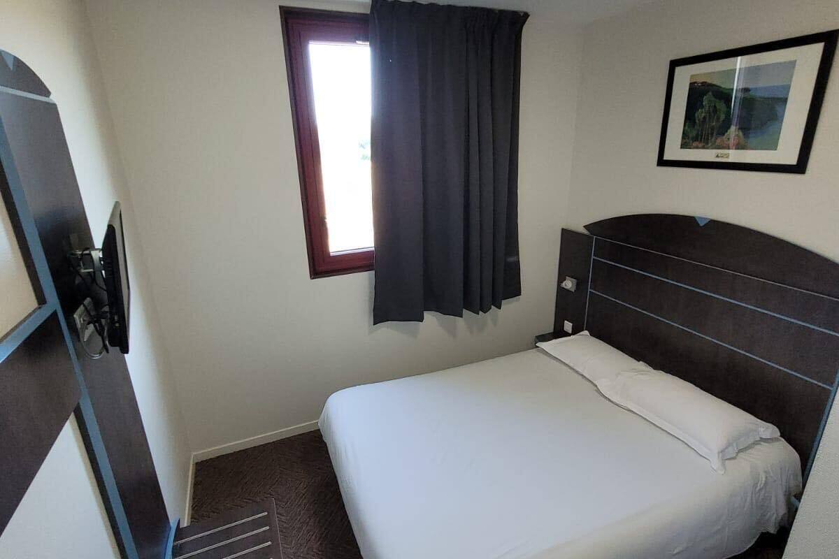 double room | desk, iron/ironing board, free wifi, bed sheets