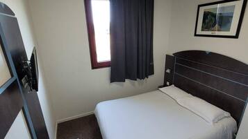 Bureau, fer et planche à repasser, Wi-Fi gratuit, draps fournis