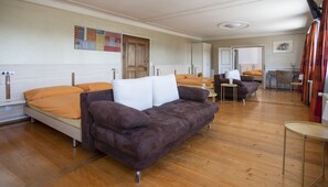 Apartament estàndard, 2 dormitoris, vistes al llac | Escriptori, bressols, wifi gratuïta i roba de llit 